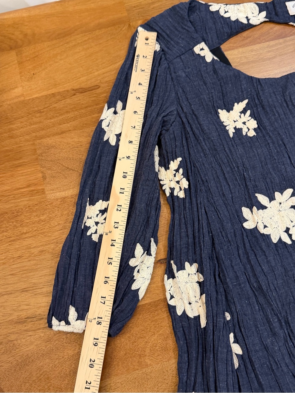 Beige by eci Navy Mini Dress with Cream Floral Embroidery Size Medium - Picture 9 of 12